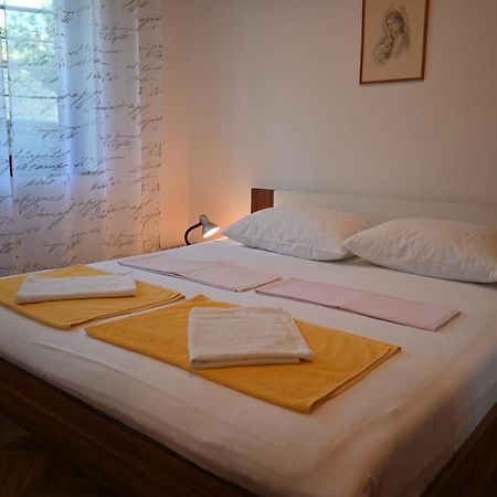 Apartments Tea Pag Паг Экстерьер фото