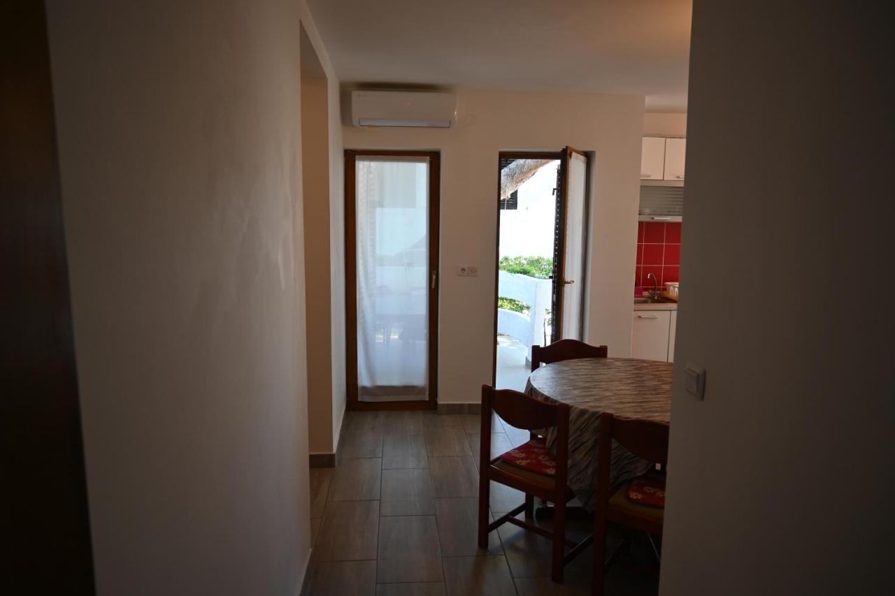 Apartments Tea Pag Паг Экстерьер фото