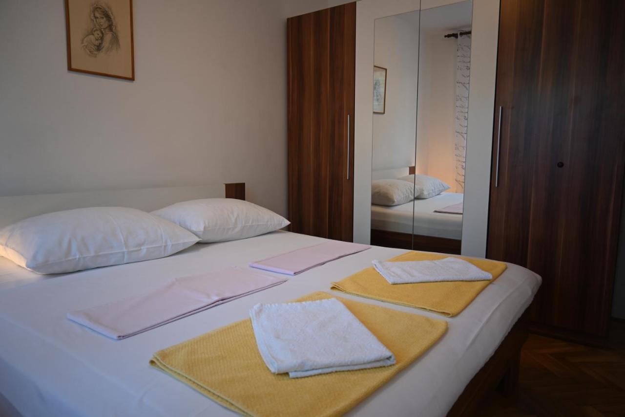 Apartments Tea Pag Паг Экстерьер фото