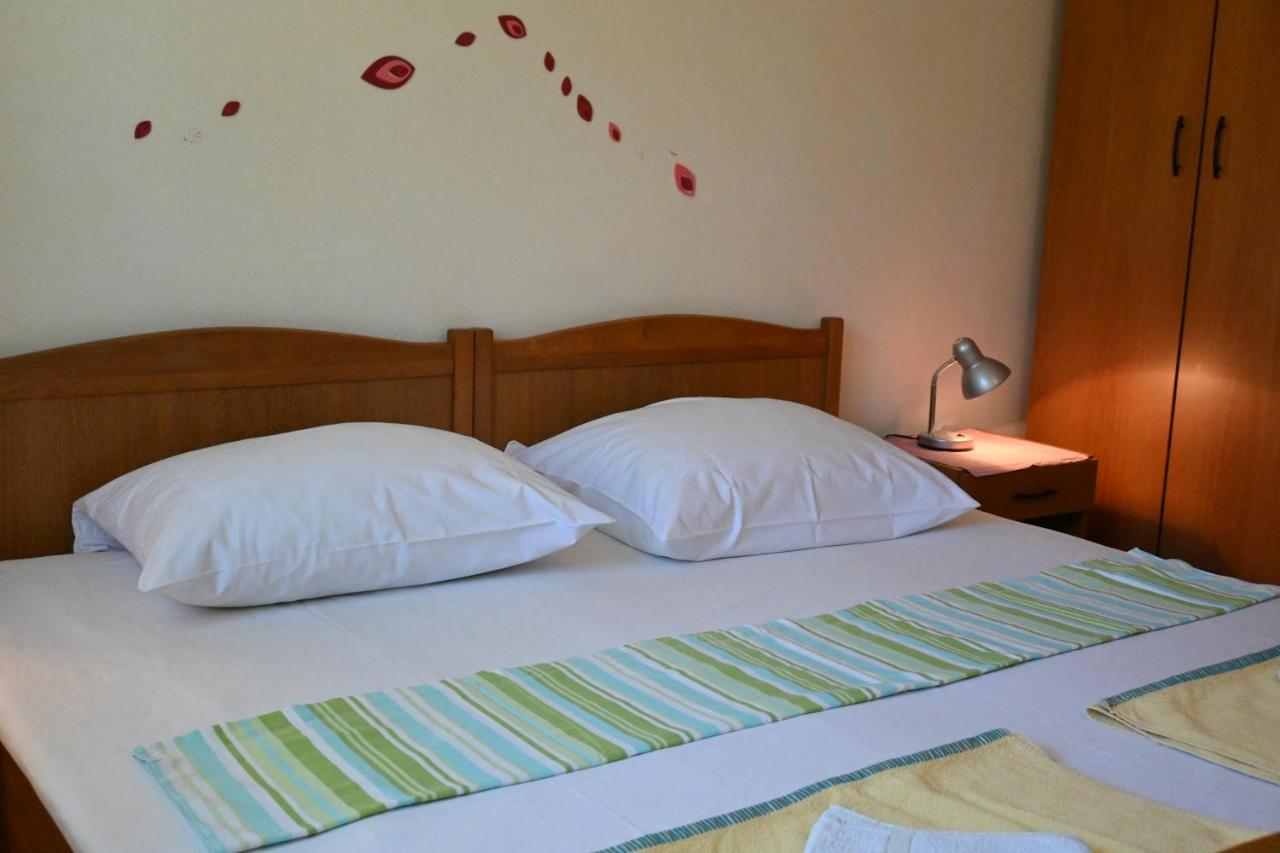 Apartments Tea Pag Паг Экстерьер фото